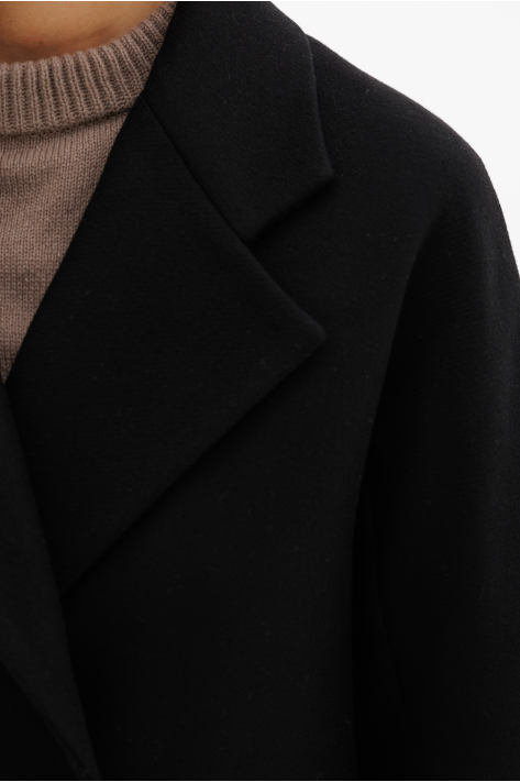 Cropped double-breasted insulated coat, black Cropped double-breasted insulated coat, black