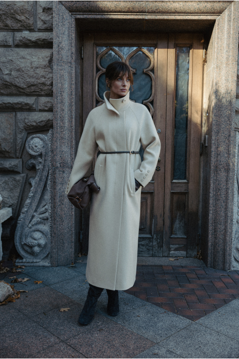 Coat with a high collar, milk