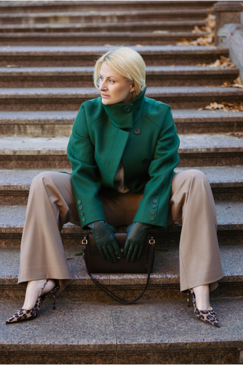 Short coat with a high collar, green Short coat with a high collar, green