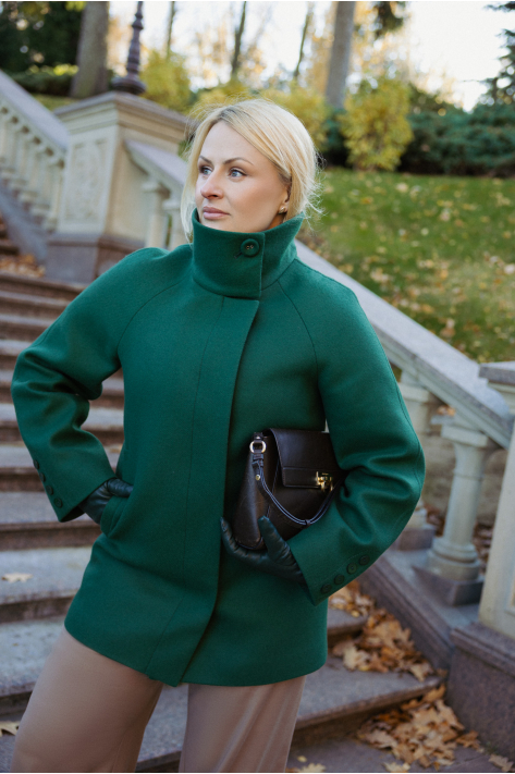 Short coat with a high collar, green Short coat with a high collar, green