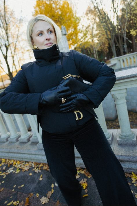 Short down jacket with a stand-up collar, black