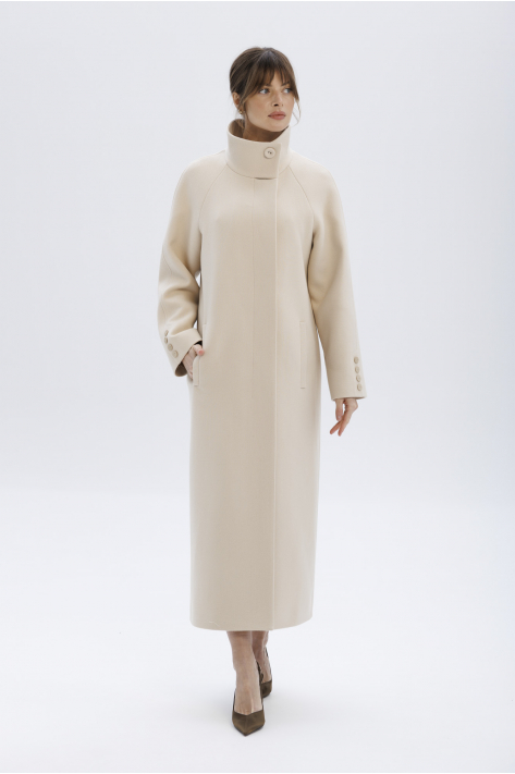 Coat with a high collar, milk