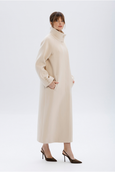 Coat with a high collar, milk