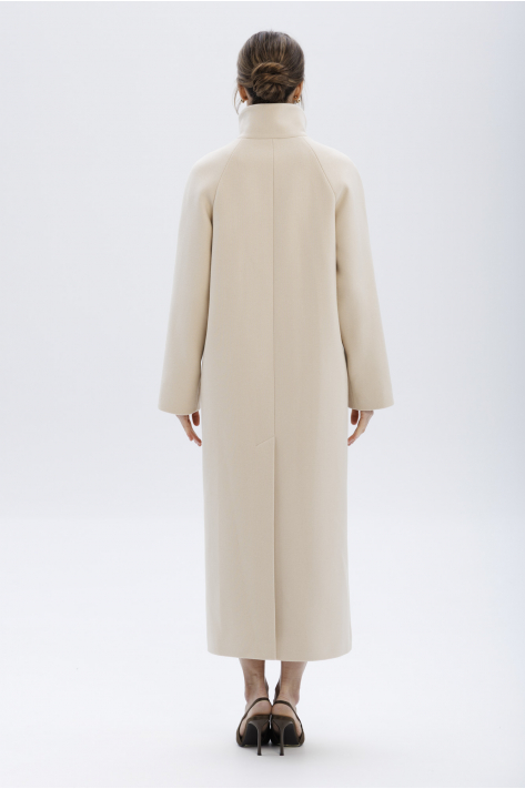 Coat with a high collar, milk