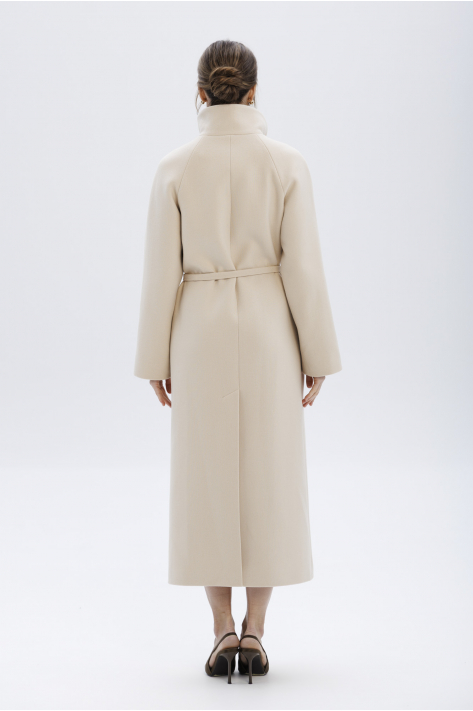 Coat with a high collar, milk